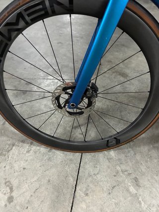 Bicicleta de carretera cube azul