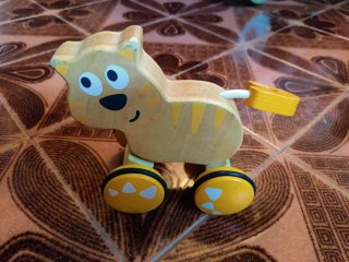 Gato de madera marca Hape