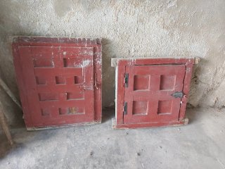 Ventanas antiguas de madera de cuarterones