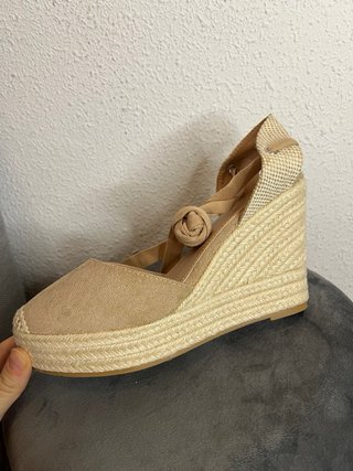 Cuña beige con lazo