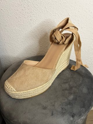 Cuña beige con lazo
