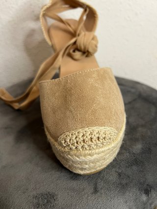 Cuña beige con lazo