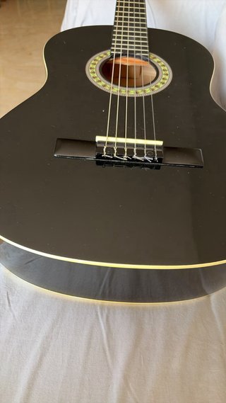 Guitarra Clásica Negra con Funda