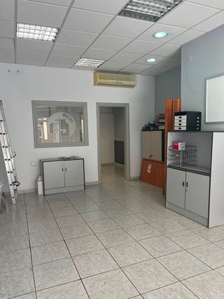 Local comercial en alquiler en El Camp de l'Arpa del Clot en Barcelona