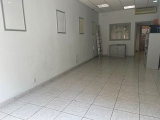 Local comercial en alquiler en El Camp de l'Arpa del Clot en Barcelona