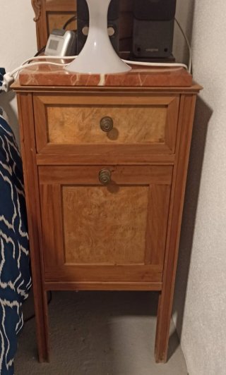 Mesita auxiliar antigua de madera y mármol