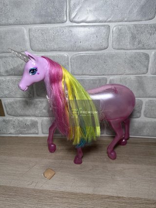 Unicornio y muñeca barbie