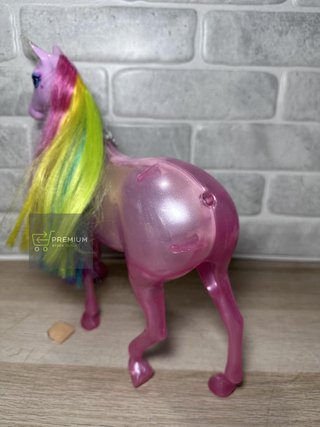 Unicornio y muñeca barbie