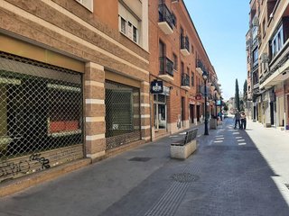 Local comercial en alquiler en San Isidro - Los Almendros en Alcalá de Henares