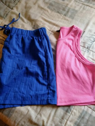 Conjunto Crop Top y Shorts Mujer Sin Estrenar