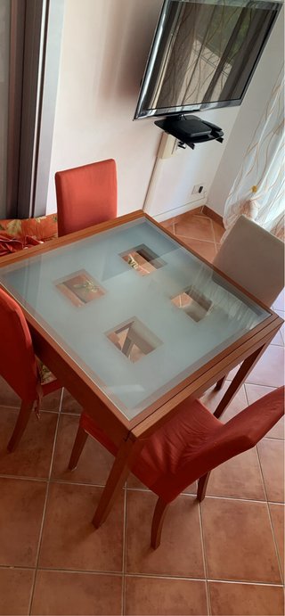 Tavolo Calligarie  4 sedie condizioni ottime