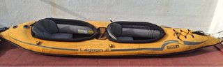 Kayak hinchable naranja