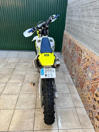Husqvarna TE 150 Enduro Moto Blanca y Amarilla