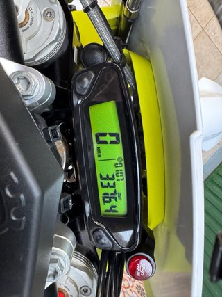 Husqvarna TE 150 Enduro Moto Blanca y Amarilla