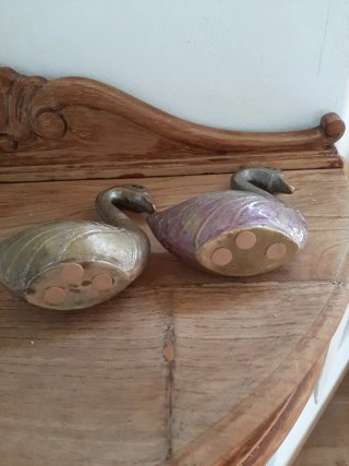 Pareja de patos de bronce