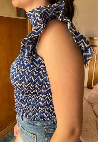 Blusa fruncida geométrica asimétrica