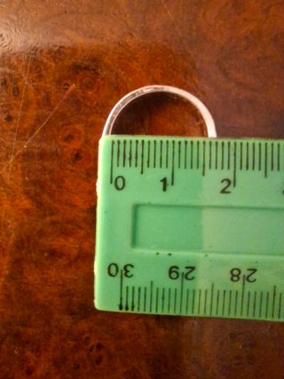 Anello metallo con decorazioni