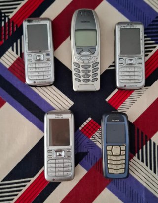 Lote 5 Móviles Nokia Plata y Azul Con Cargadores