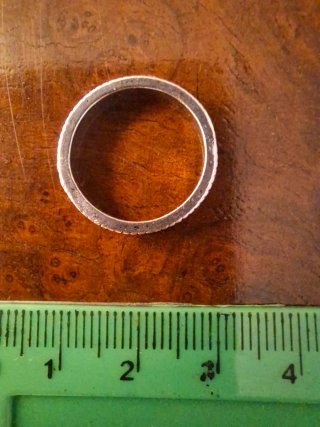 Anello metallo design rigato