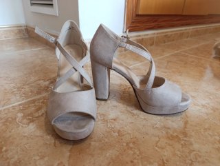Zapatos de tacón rosado