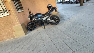 Suzuki GSR 600 Naked Negra y Gris