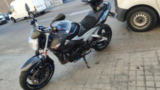 Suzuki GSR 600 Naked Negra y Gris