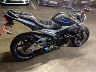 Suzuki GSR 600 Naked Negra y Gris