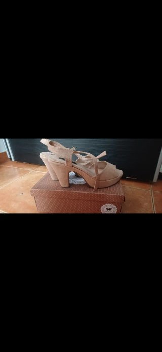 Zapatos de tacón beige mujer