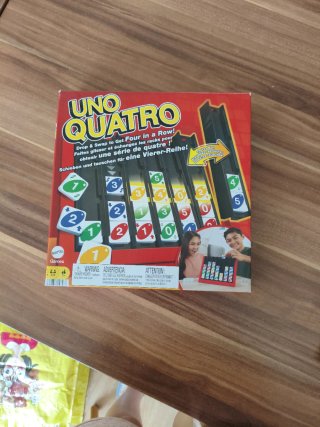 UNO Quatro Juego de Mesa