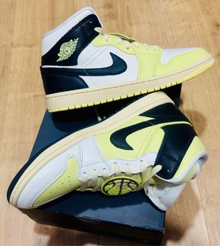 Jordan 1 Mid Talla 41 Cuero Blanco Amarillo Negro