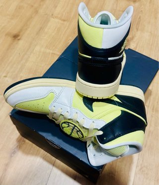Jordan 1 Mid Talla 41 Cuero Blanco Amarillo Negro