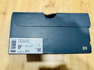 Jordan 1 Mid Talla 41 Cuero Blanco Amarillo Negro