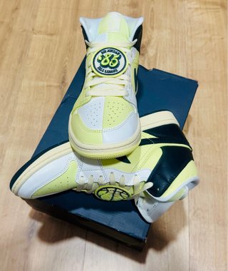 Jordan 1 Mid Talla 41 Cuero Blanco Amarillo Negro