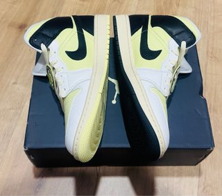 Jordan 1 Mid Talla 41 Cuero Blanco Amarillo Negro
