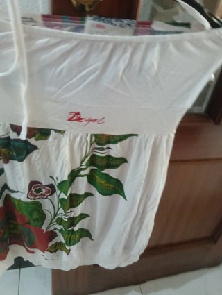Vestido corto estampado flores y mariposas