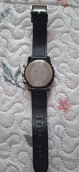 Reloj Lotus Negro y Plateado