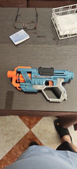 Varias Pistolas de Juguete con Balas de Espuma