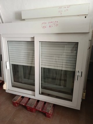 Ventana PVC con persiana y cristal climalit