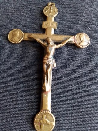 Crucifijo antiguo de bronce