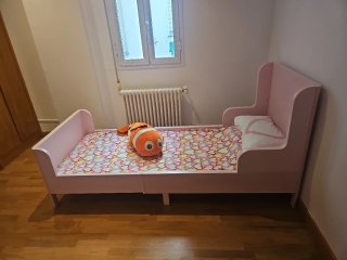 Cama infantil + mesita + armario rosa BUSUNGE