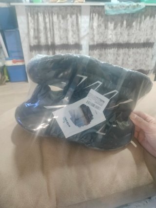 Zapatos de seguridad negros nuevos