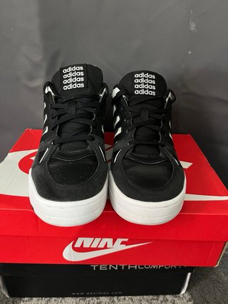 Adidas Deportivas Negras y Blancas