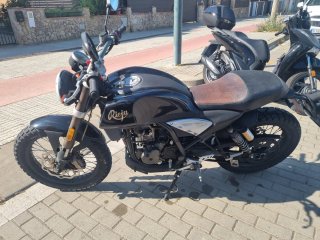 RIEJU CENTURY 125 Negra/Marrón