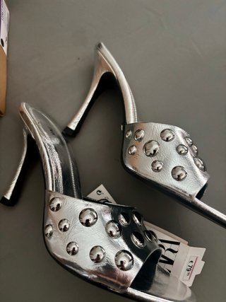 Sandalias Zara Plata Tachuelas Talla 39