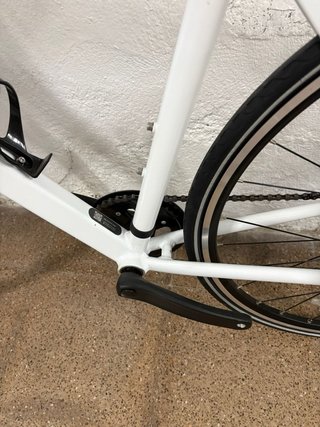 Bicicleta de carretera blanca nueva