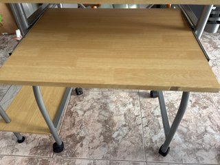 Mesa de estudio madera y metal