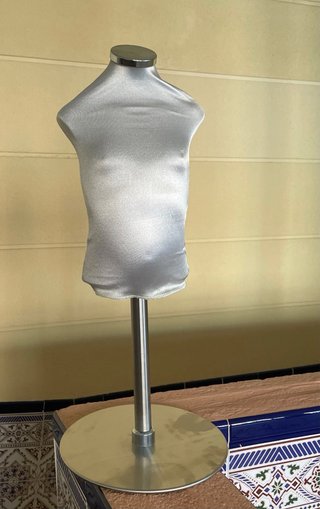 Busto maniquí bebé plateado