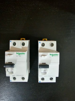 2 Interruptores Schneider 40A IID cada uno 20 €