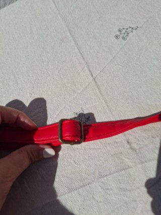 Bolso bandolera rojo ajustable
