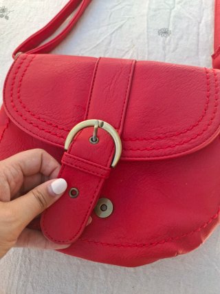 Bolso bandolera rojo ajustable